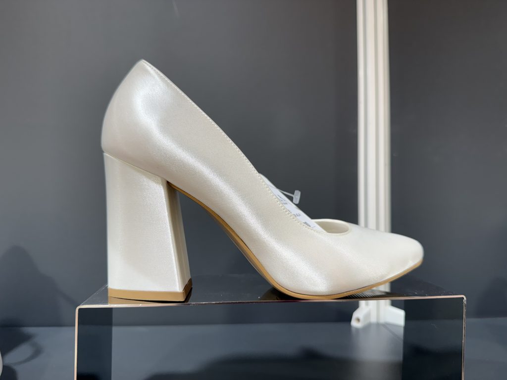 Brautschuh mit Absatz EBW 2026 in Essen, Avalia und Braut Outlet Warendorf